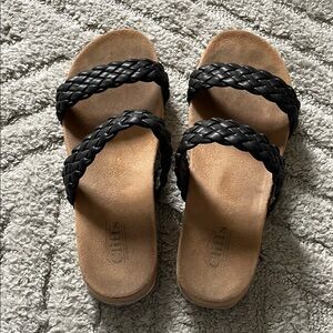 Cliffs Women's Black and Tan Sandals